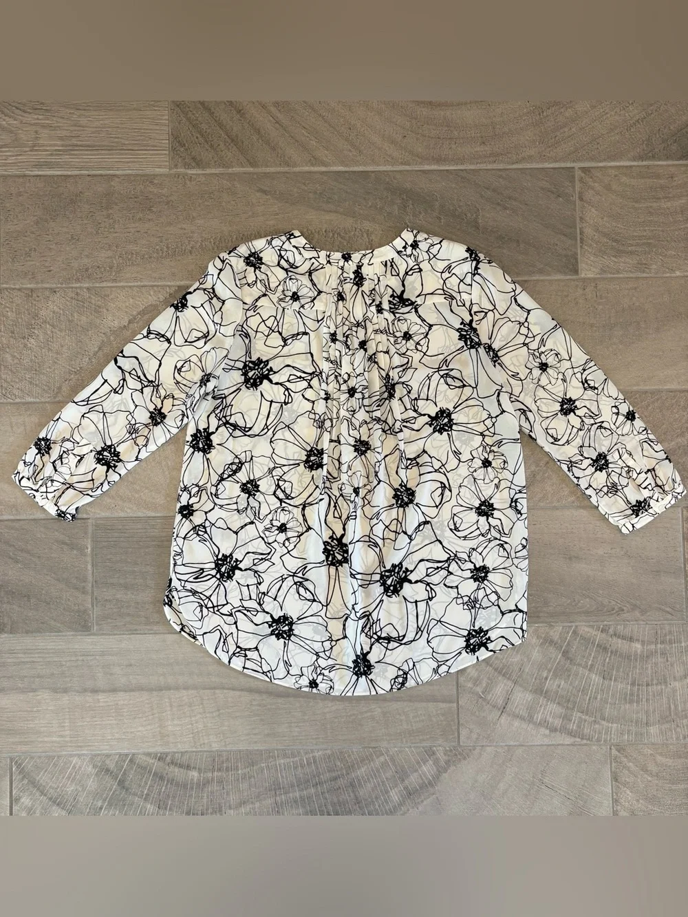 NYDJ Black White Floral Print Button Front Blouse Women’s Medium Office Work M - Picture 7 of 10